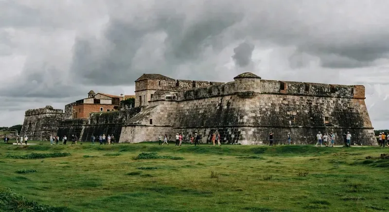 The imposing stone ramparts of San Felipe de Barajas Castle on a Cartagena Colombia history excursion — panoramic city views